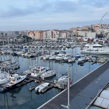 Apartment Front Marina