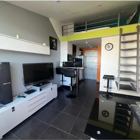 Front Marina 公寓 *