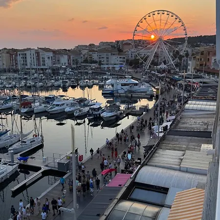 公寓 Front Marina *